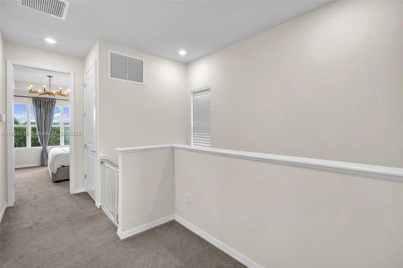Small Image of 1436 SILK OAK DR, Hollywood Number 11