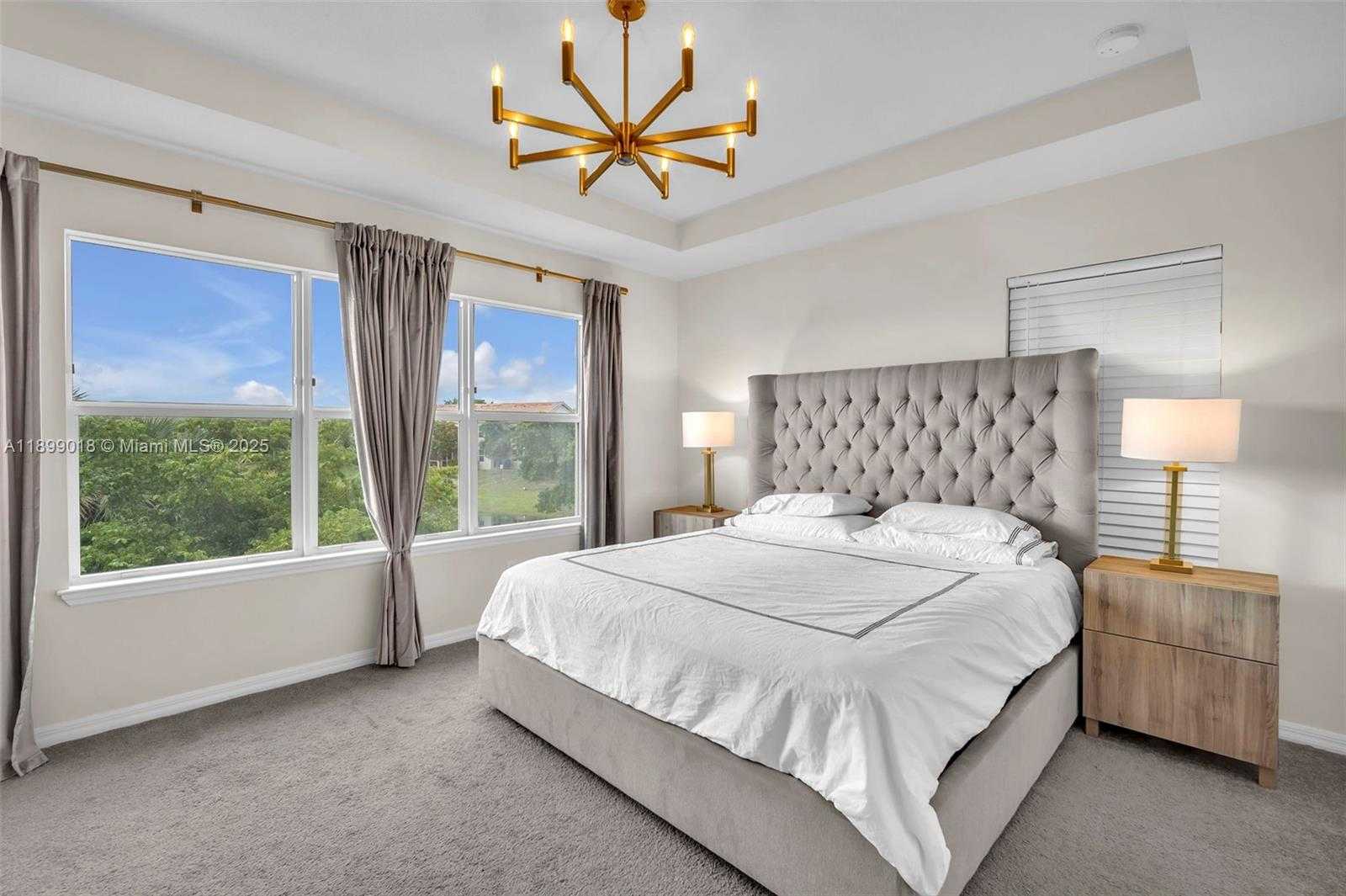 Small Image of 1436 SILK OAK DR, Hollywood Number 12