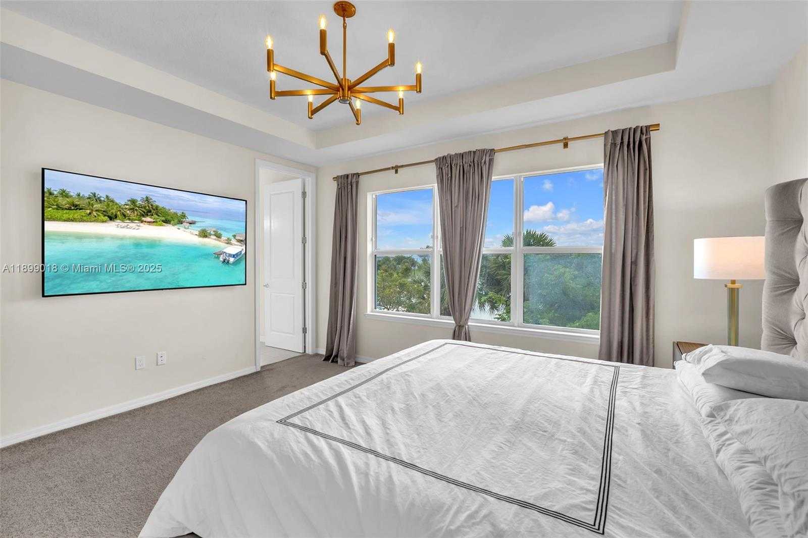 Small Image of 1436 SILK OAK DR, Hollywood Number 13