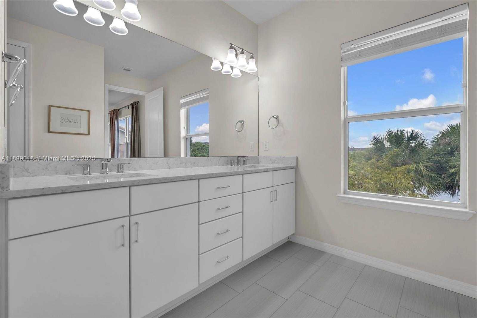 Small Image of 1436 SILK OAK DR, Hollywood Number 14