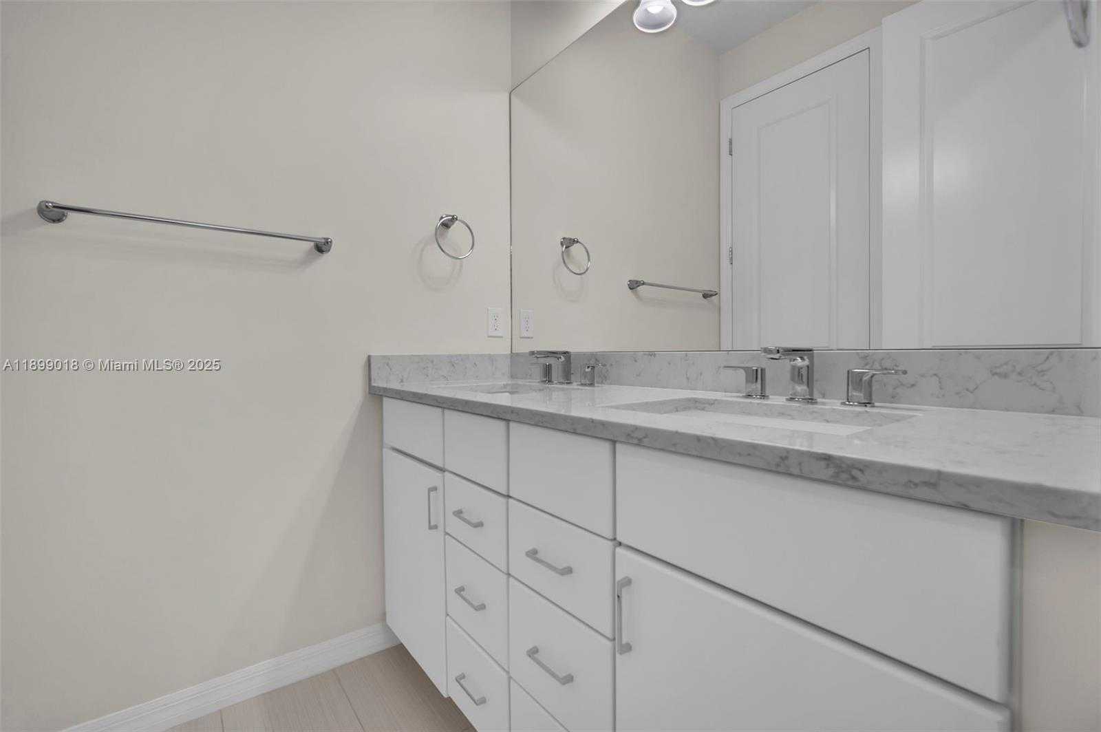 Small Image of 1436 SILK OAK DR, Hollywood Number 17