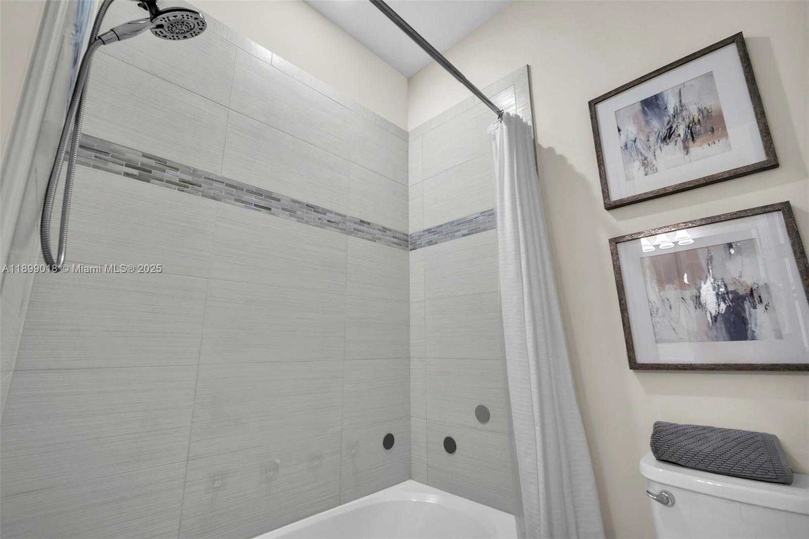 Small Image of 1436 SILK OAK DR, Hollywood Number 18