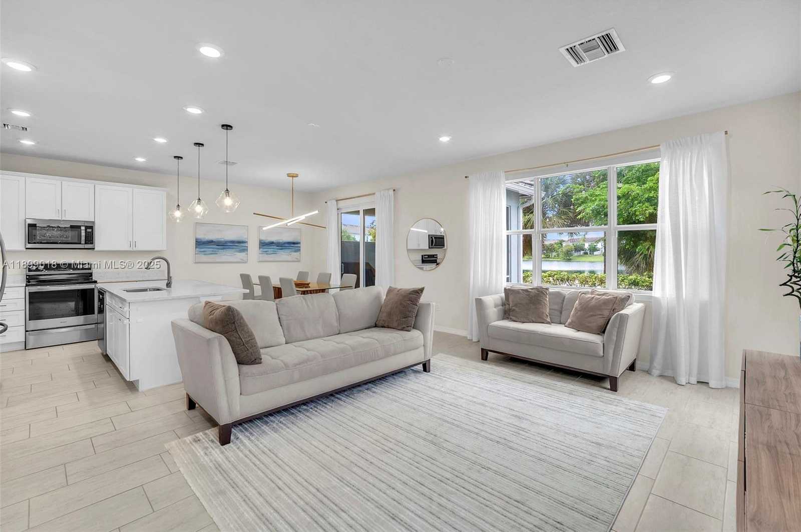 Small Image of 1436 SILK OAK DR, Hollywood Number 3