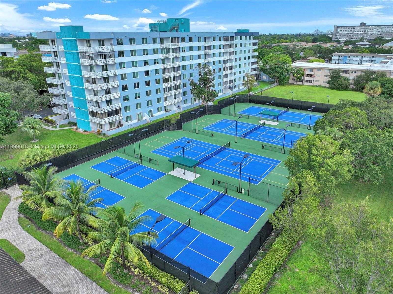 Small Image of 1436 SILK OAK DR, Hollywood Number 39