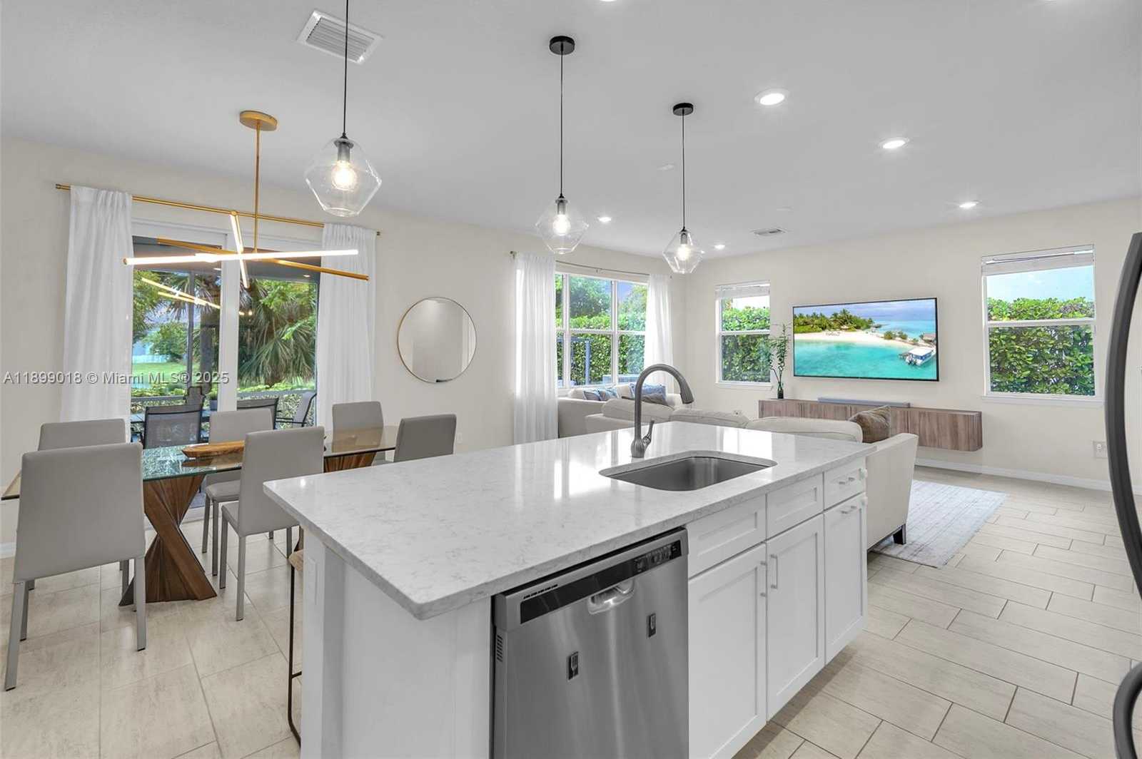 Small Image of 1436 SILK OAK DR, Hollywood Number 4