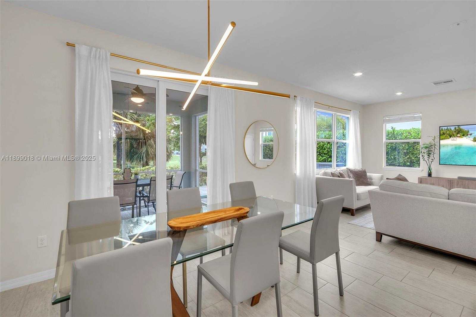 Small Image of 1436 SILK OAK DR, Hollywood Number 6