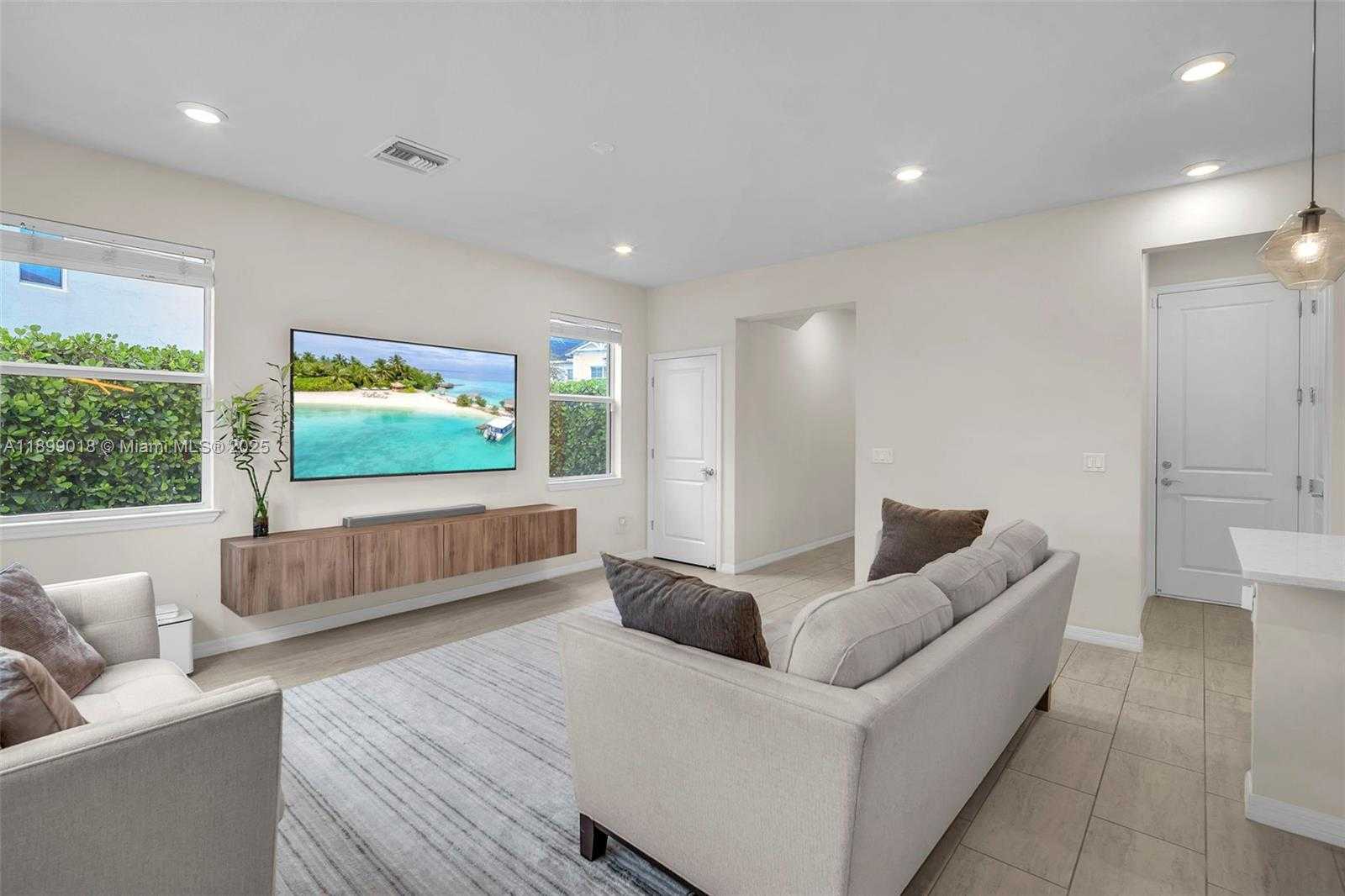 Small Image of 1436 SILK OAK DR, Hollywood Number 8