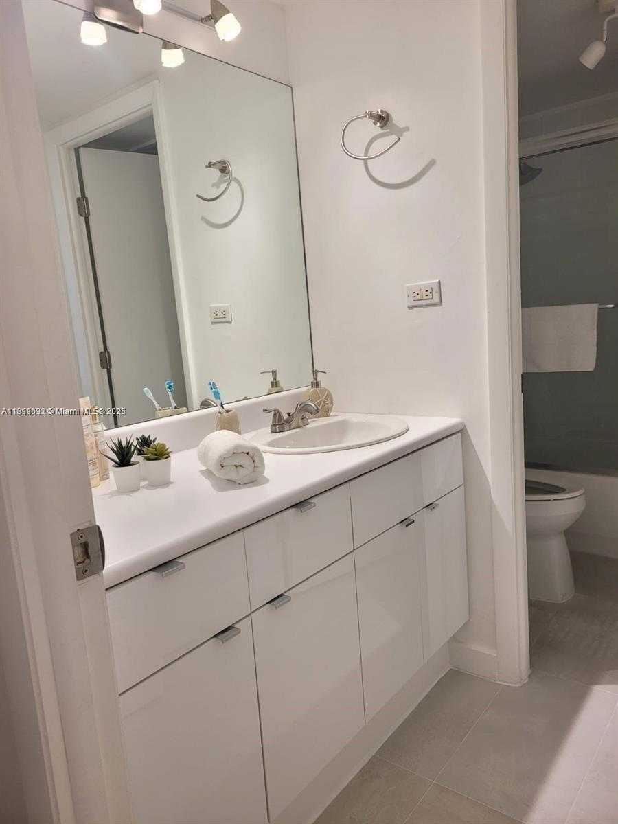 Small Image of 2301 COLLINS AVE #736, Miami Beach Number 9