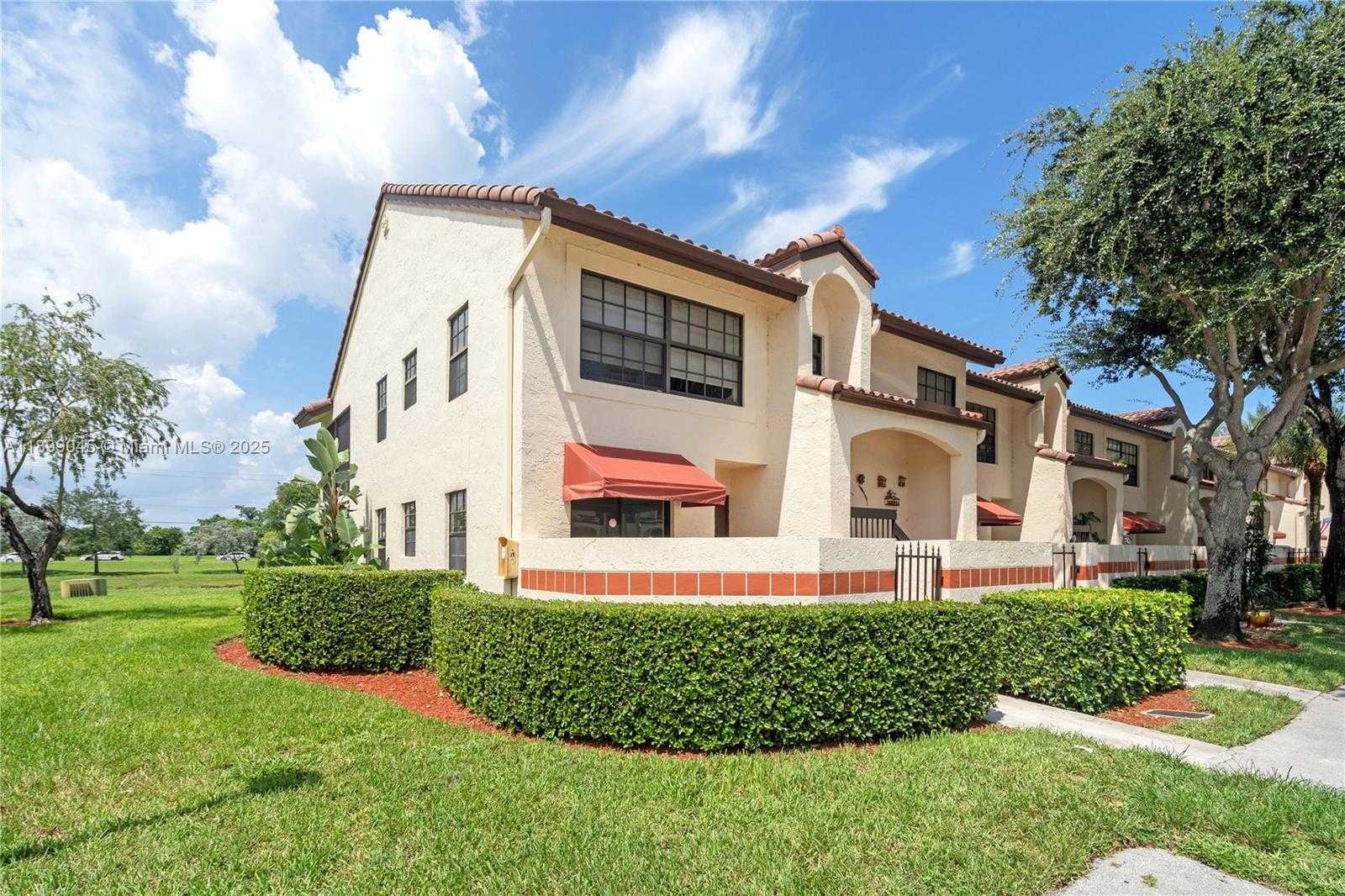 Small Image of 201 FREEDOM CT #201, Deerfield Beach Number 2