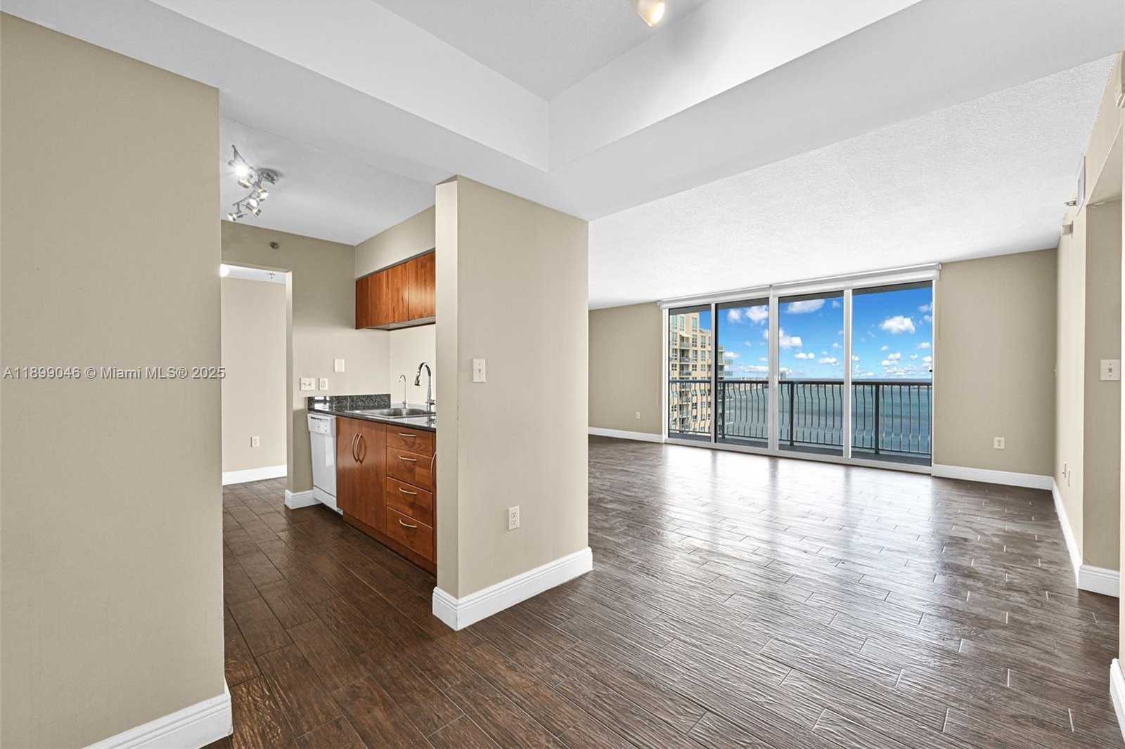 Small Image of 1200 BRICKELL BAY DR #3501, Miami Number 10