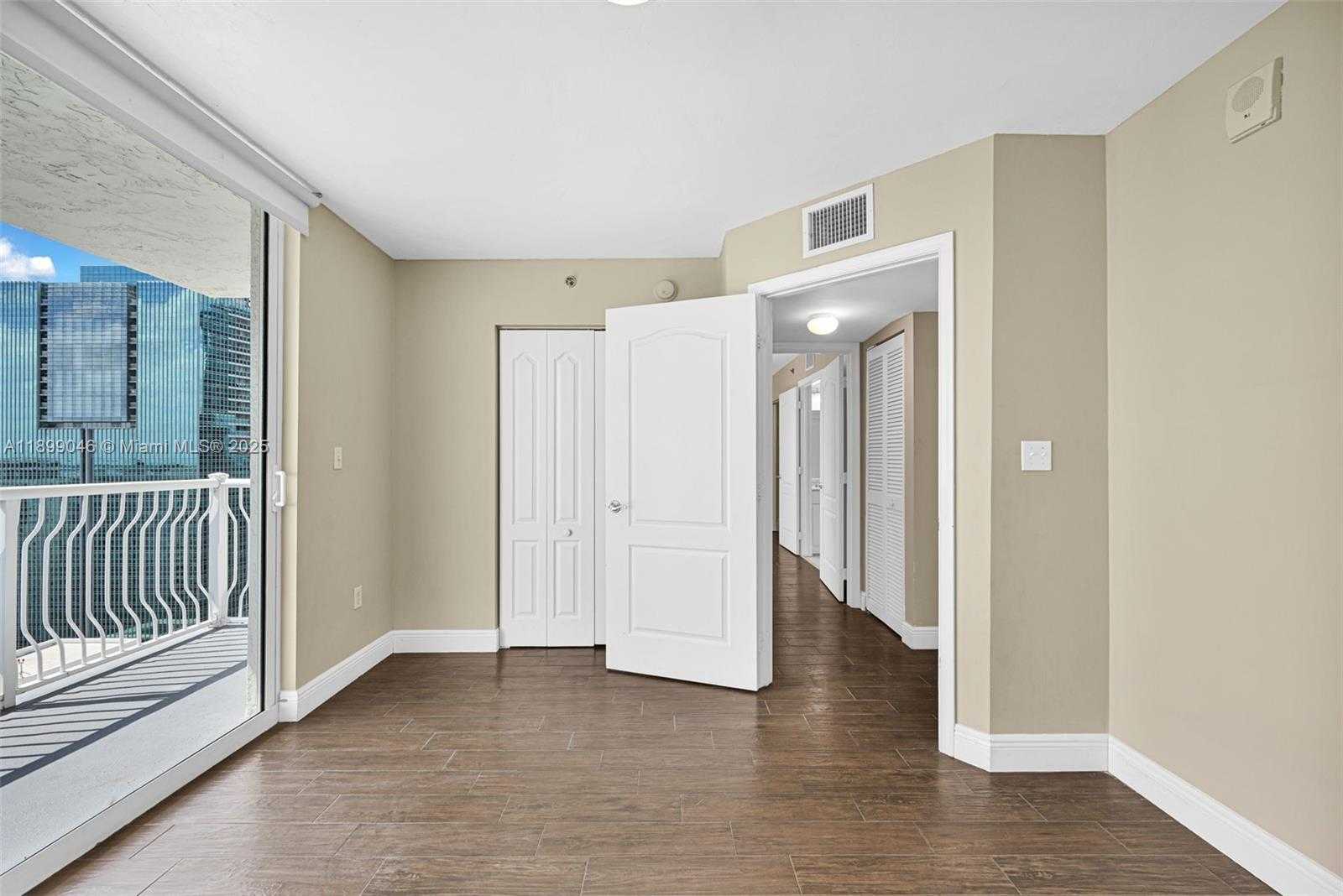 Small Image of 1200 BRICKELL BAY DR #3501, Miami Number 24