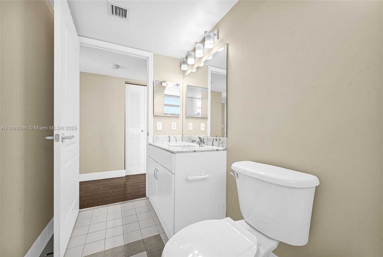 Small Image of 1200 BRICKELL BAY DR #3501, Miami Number 33