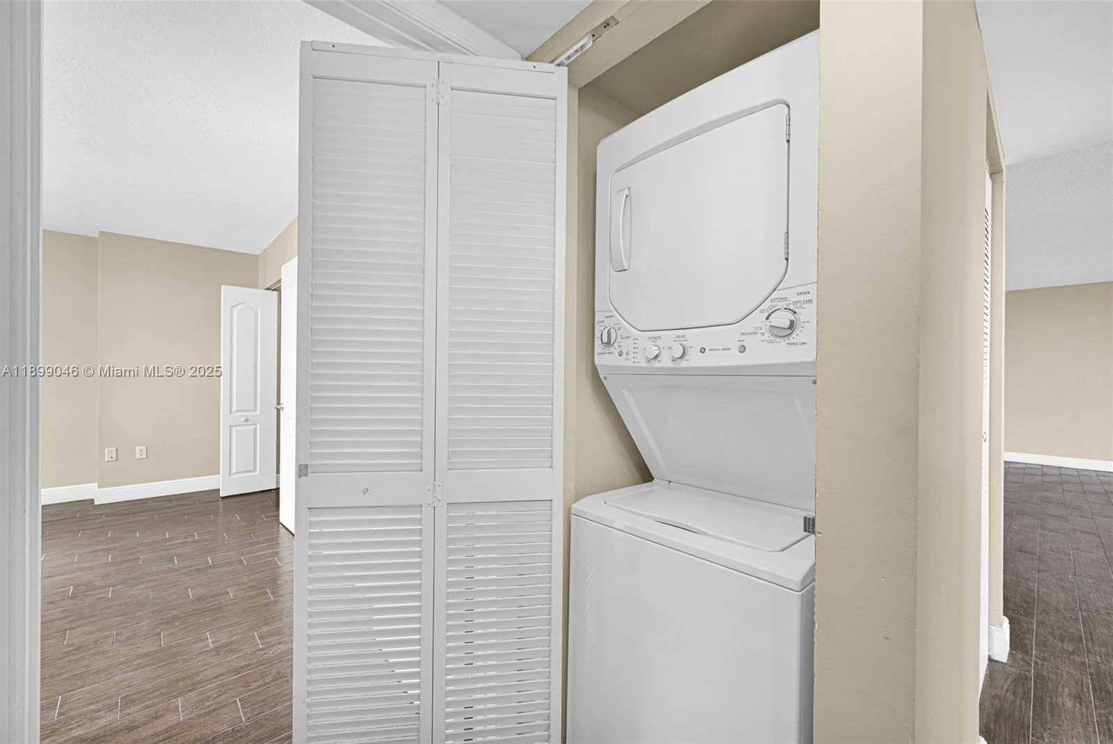 Small Image of 1200 BRICKELL BAY DR #3501, Miami Number 36