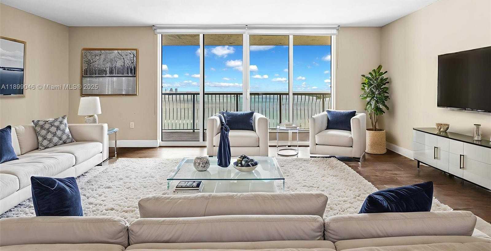 Small Image of 1200 BRICKELL BAY DR #3501, Miami Number 4