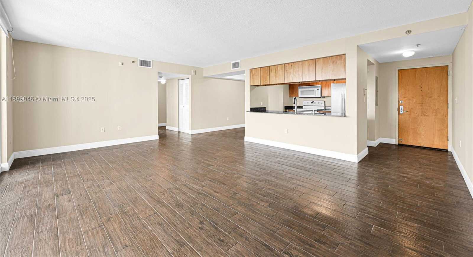 Small Image of 1200 BRICKELL BAY DR #3501, Miami Number 6