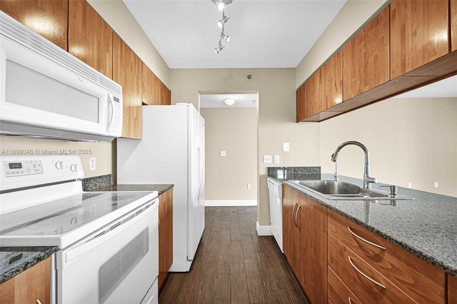 Small Image of 1200 BRICKELL BAY DR #3501, Miami Number 7