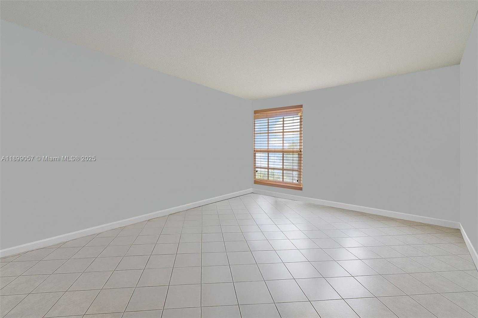 Small Image of 17620 ATLANTIC BLVD #316, Sunny Isles Beach Number 11