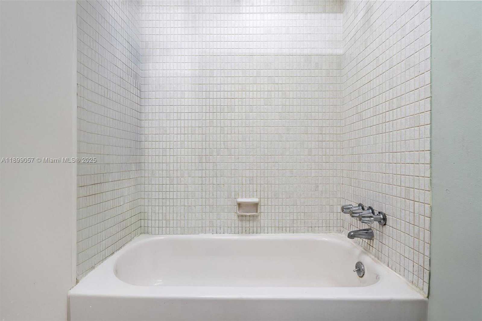 Small Image of 17620 ATLANTIC BLVD #316, Sunny Isles Beach Number 14
