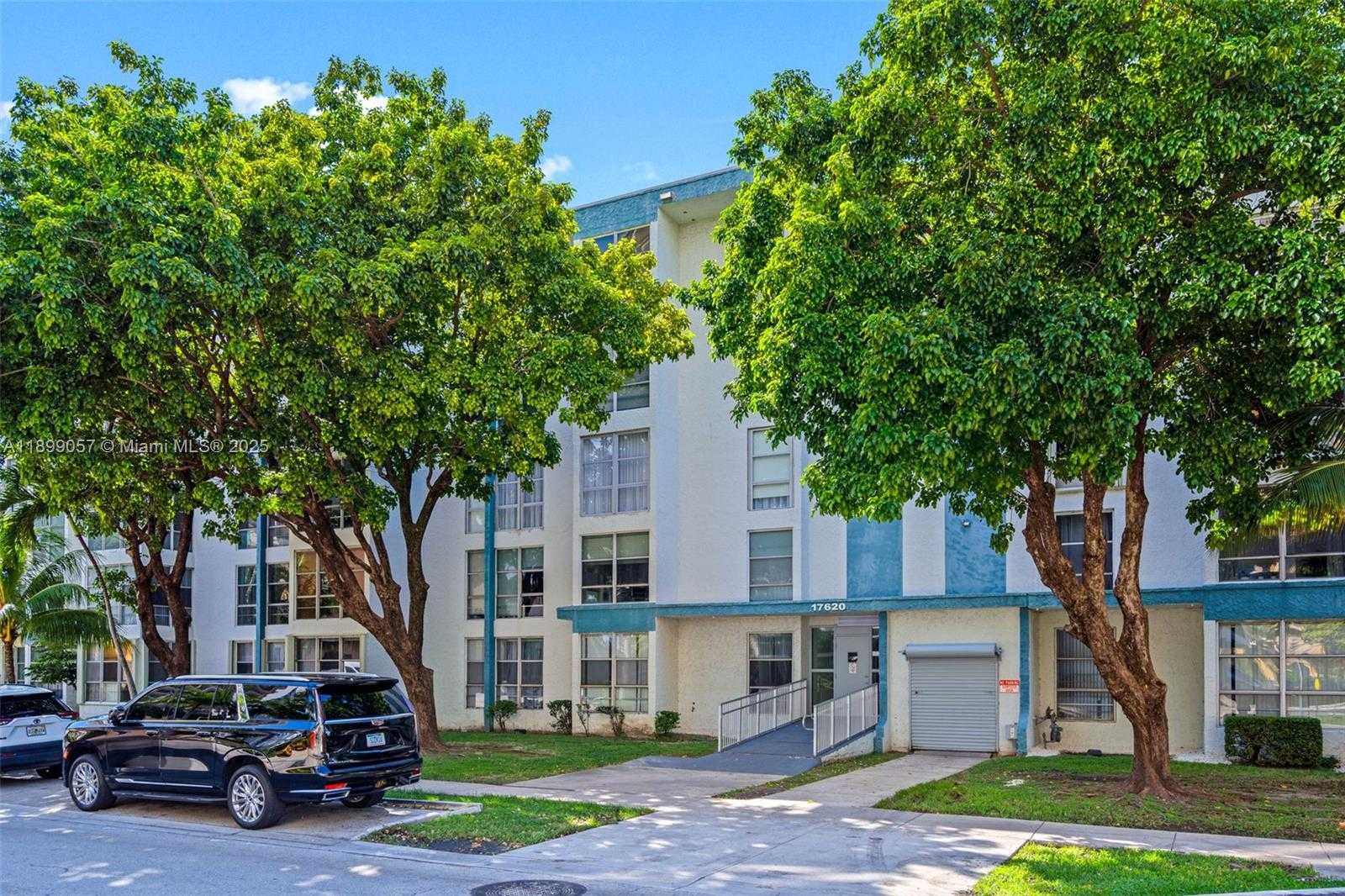 Small Image of 17620 ATLANTIC BLVD #316, Sunny Isles Beach Number 3