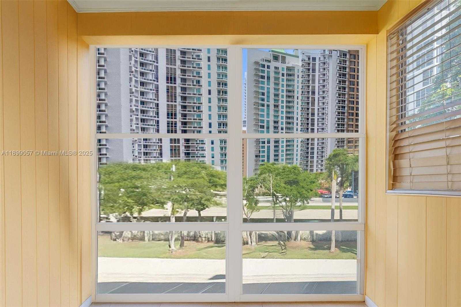 Small Image of 17620 ATLANTIC BLVD #316, Sunny Isles Beach Number 9