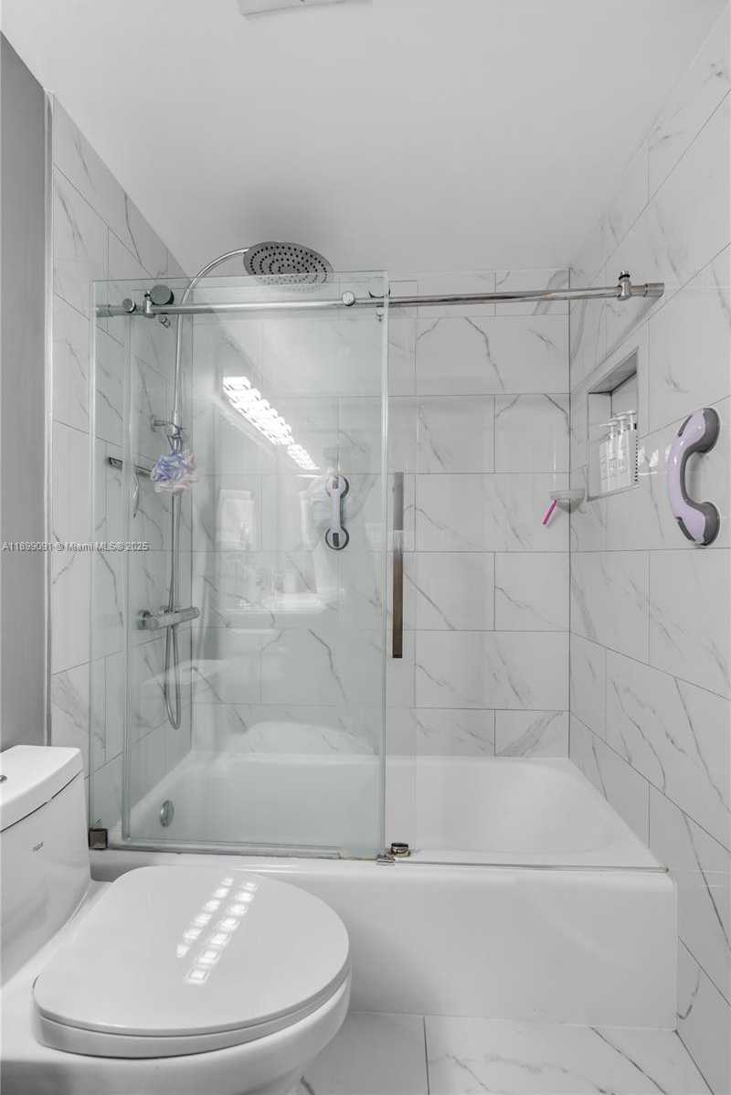 Small Image of 4350 HILLCREST DR #314, Hollywood Number 13