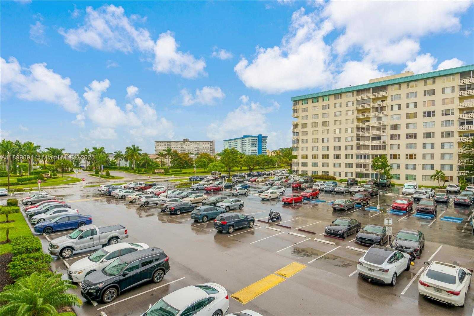 Small Image of 4350 HILLCREST DR #314, Hollywood Number 17