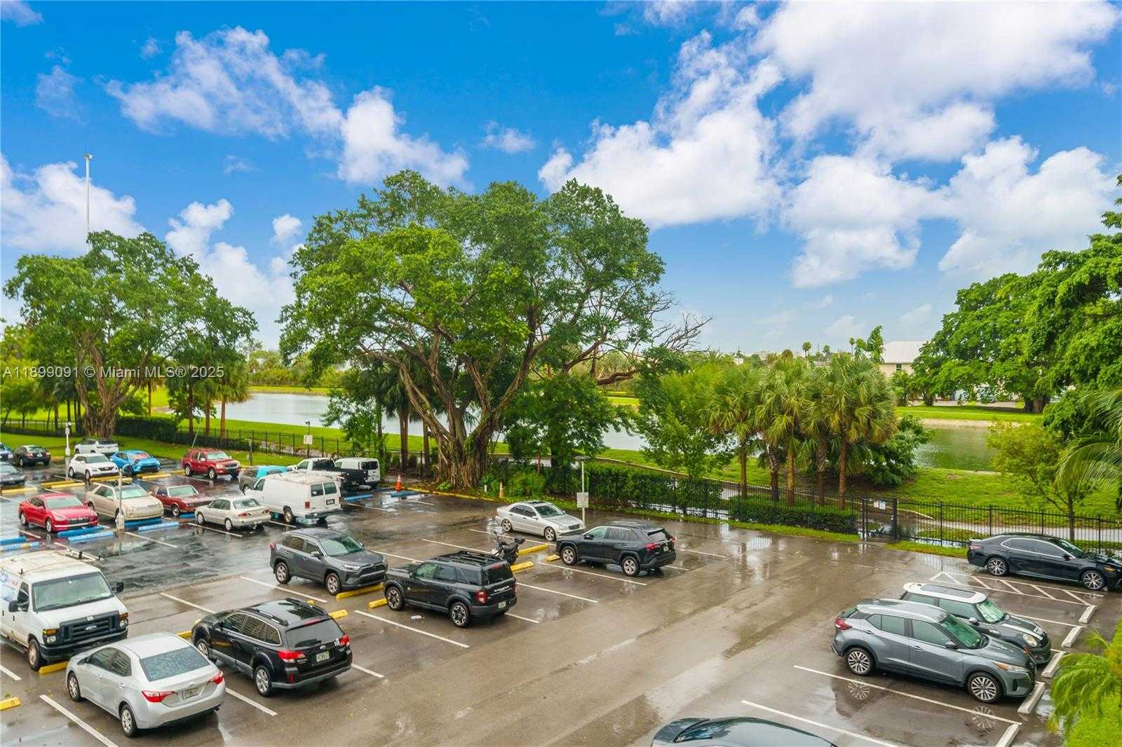 Small Image of 4350 HILLCREST DR #314, Hollywood Number 18