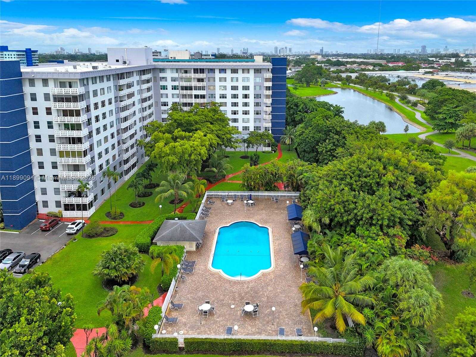 Small Image of 4350 HILLCREST DR #314, Hollywood Number 22