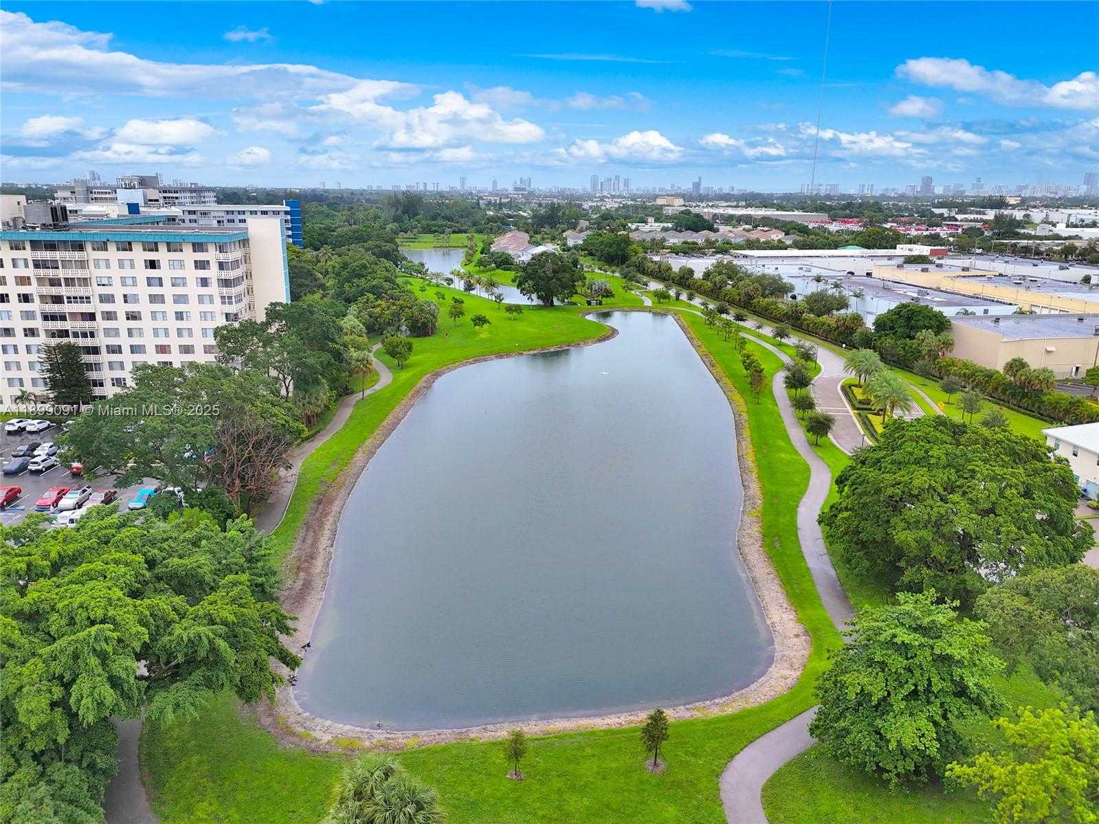 Small Image of 4350 HILLCREST DR #314, Hollywood Number 23