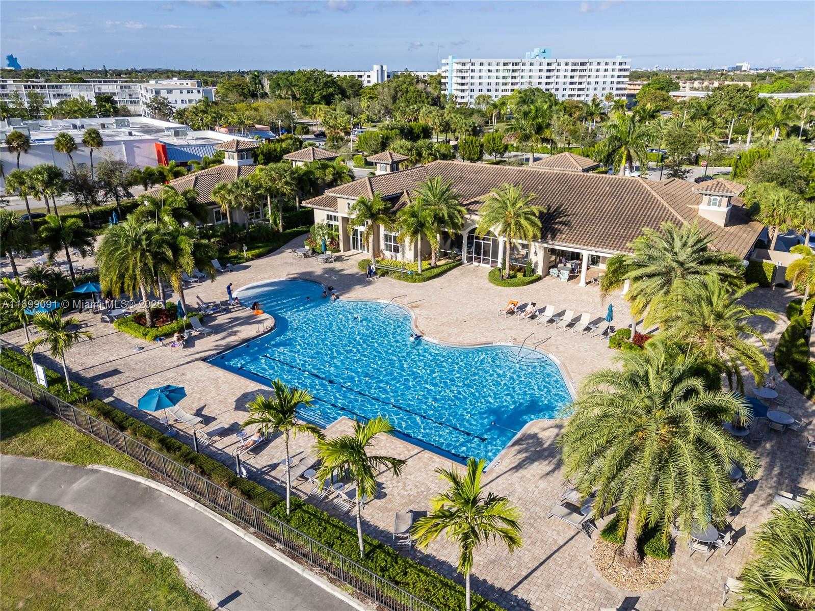 Small Image of 4350 HILLCREST DR #314, Hollywood Number 25