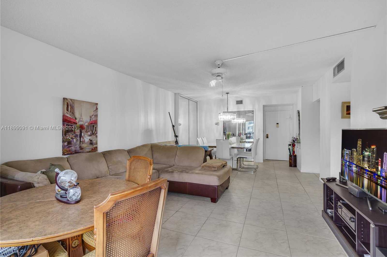 Small Image of 4350 HILLCREST DR #314, Hollywood Number 4