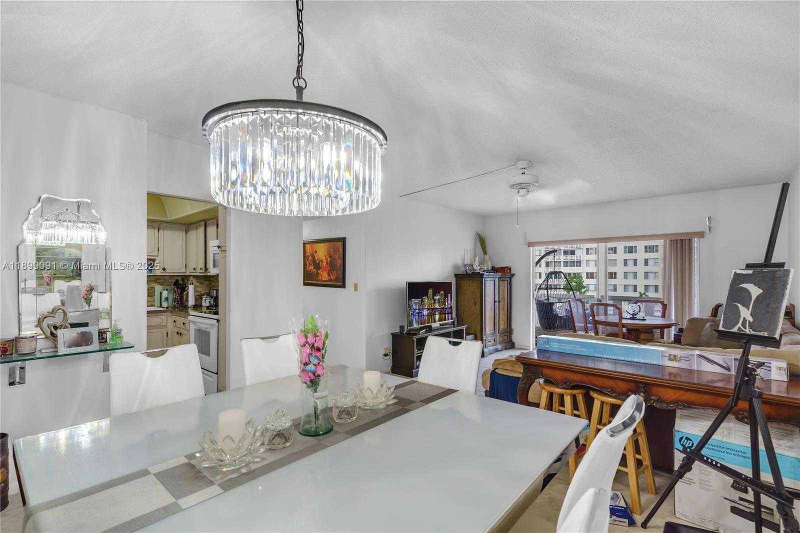 Small Image of 4350 HILLCREST DR #314, Hollywood Number 6