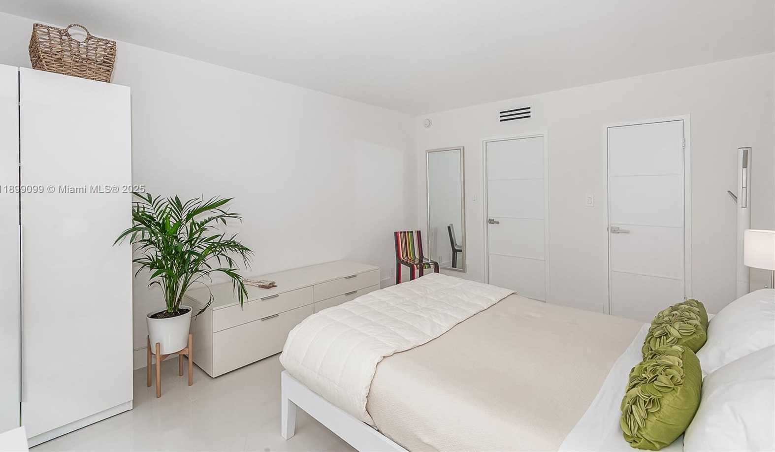 Small Image of 1000 WEST AVE #327, Miami Beach Number 21