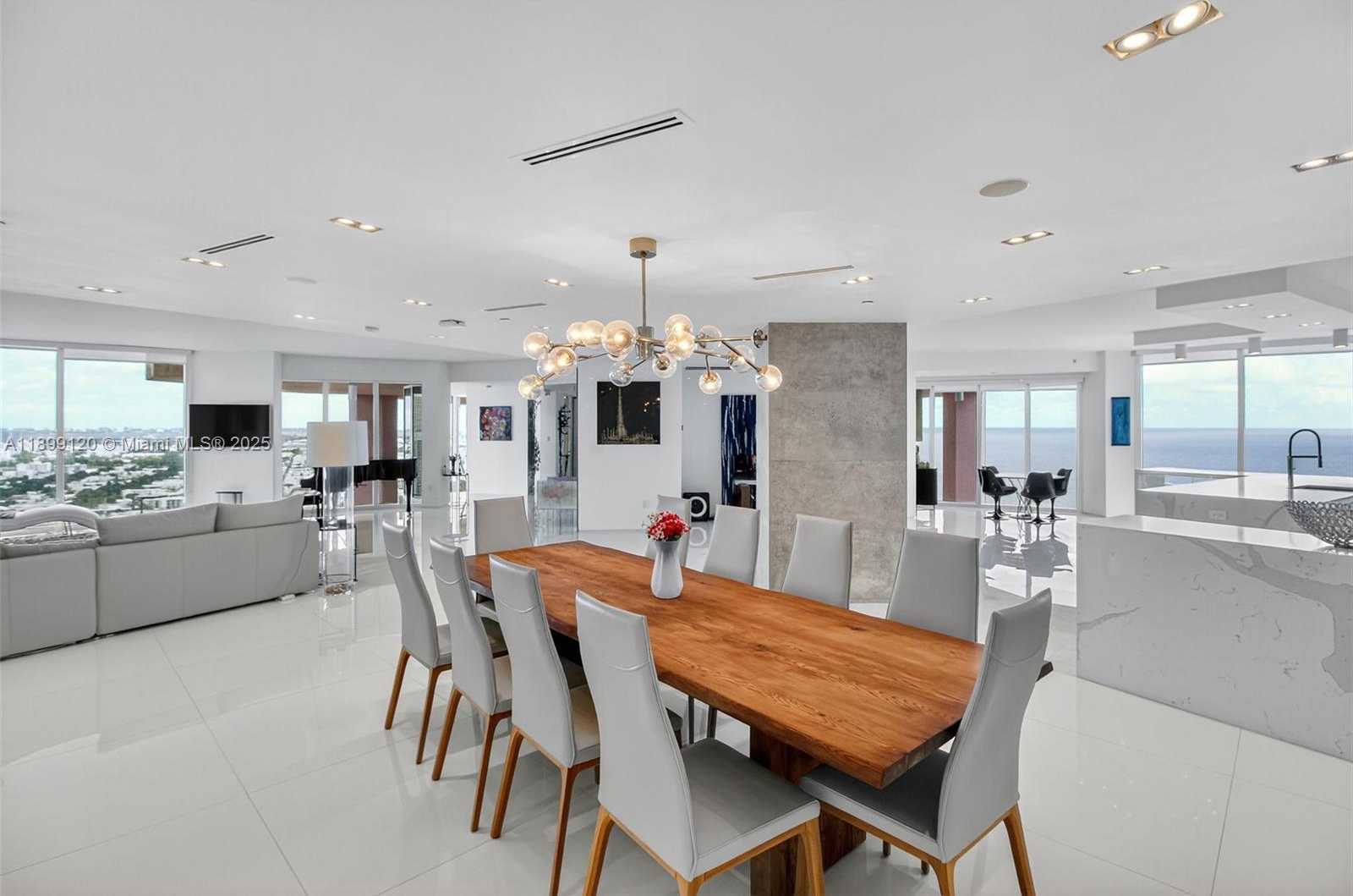 Small Image of 300 SOUTH POINTE DR #3105, Miami Beach Number 10