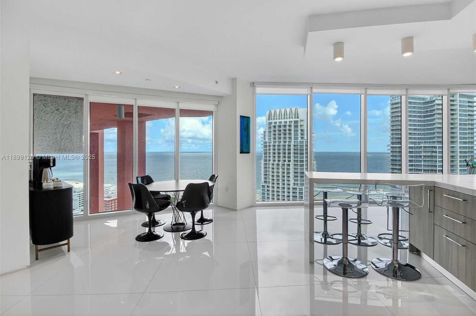 Small Image of 300 SOUTH POINTE DR #3105, Miami Beach Number 11