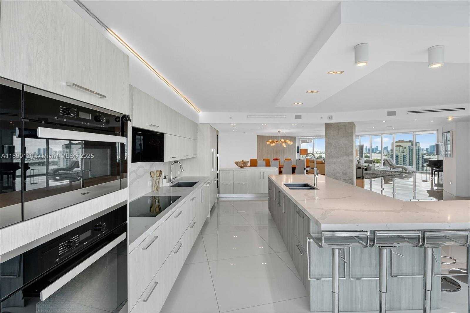 Small Image of 300 SOUTH POINTE DR #3105, Miami Beach Number 16