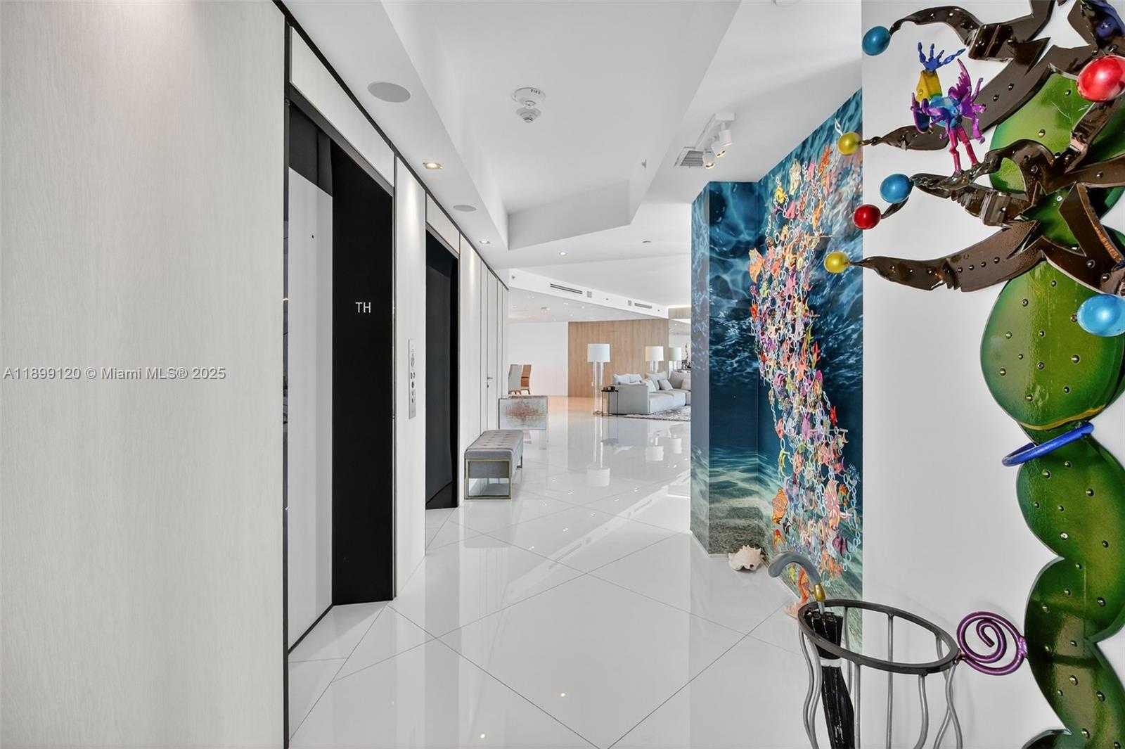 Small Image of 300 SOUTH POINTE DR #3105, Miami Beach Number 2