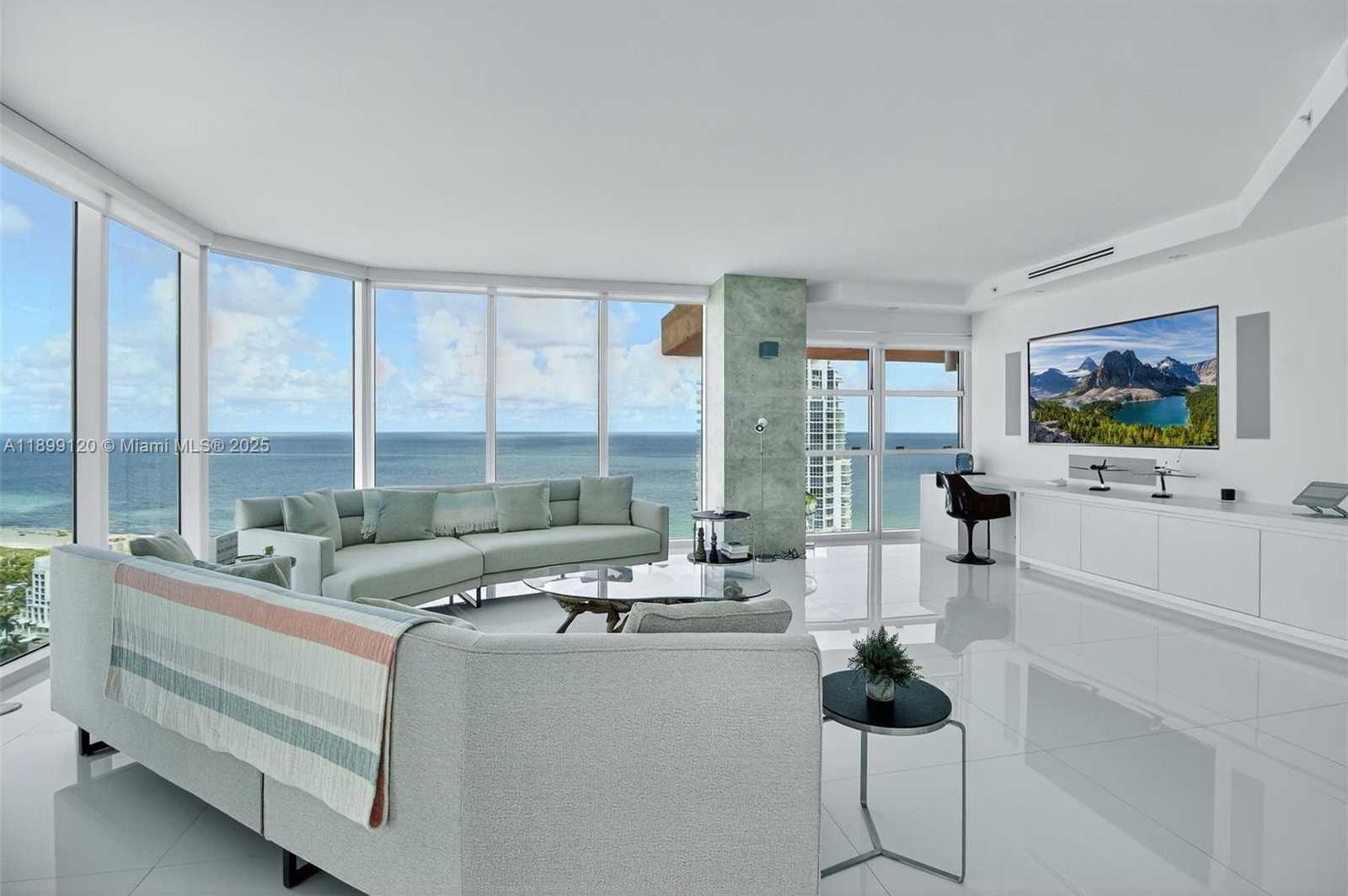Small Image of 300 SOUTH POINTE DR #3105, Miami Beach Number 20