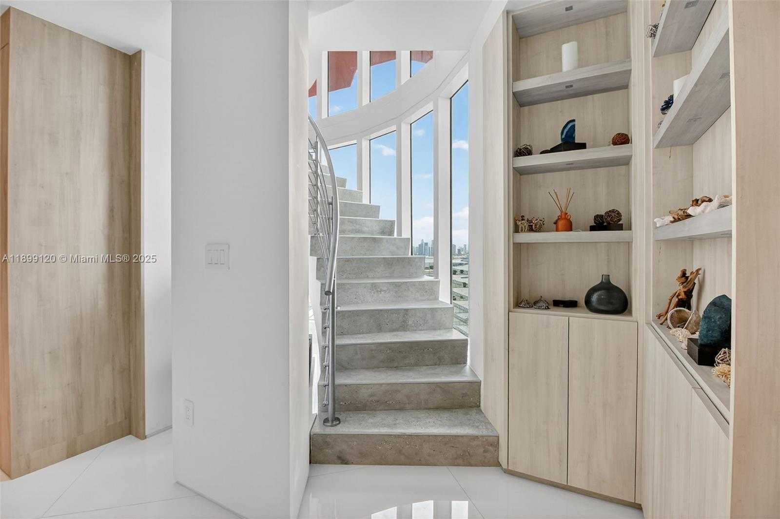 Small Image of 300 SOUTH POINTE DR #3105, Miami Beach Number 23