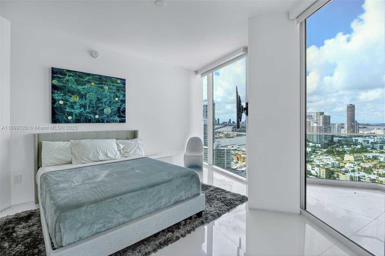 Small Image of 300 SOUTH POINTE DR #3105, Miami Beach Number 26
