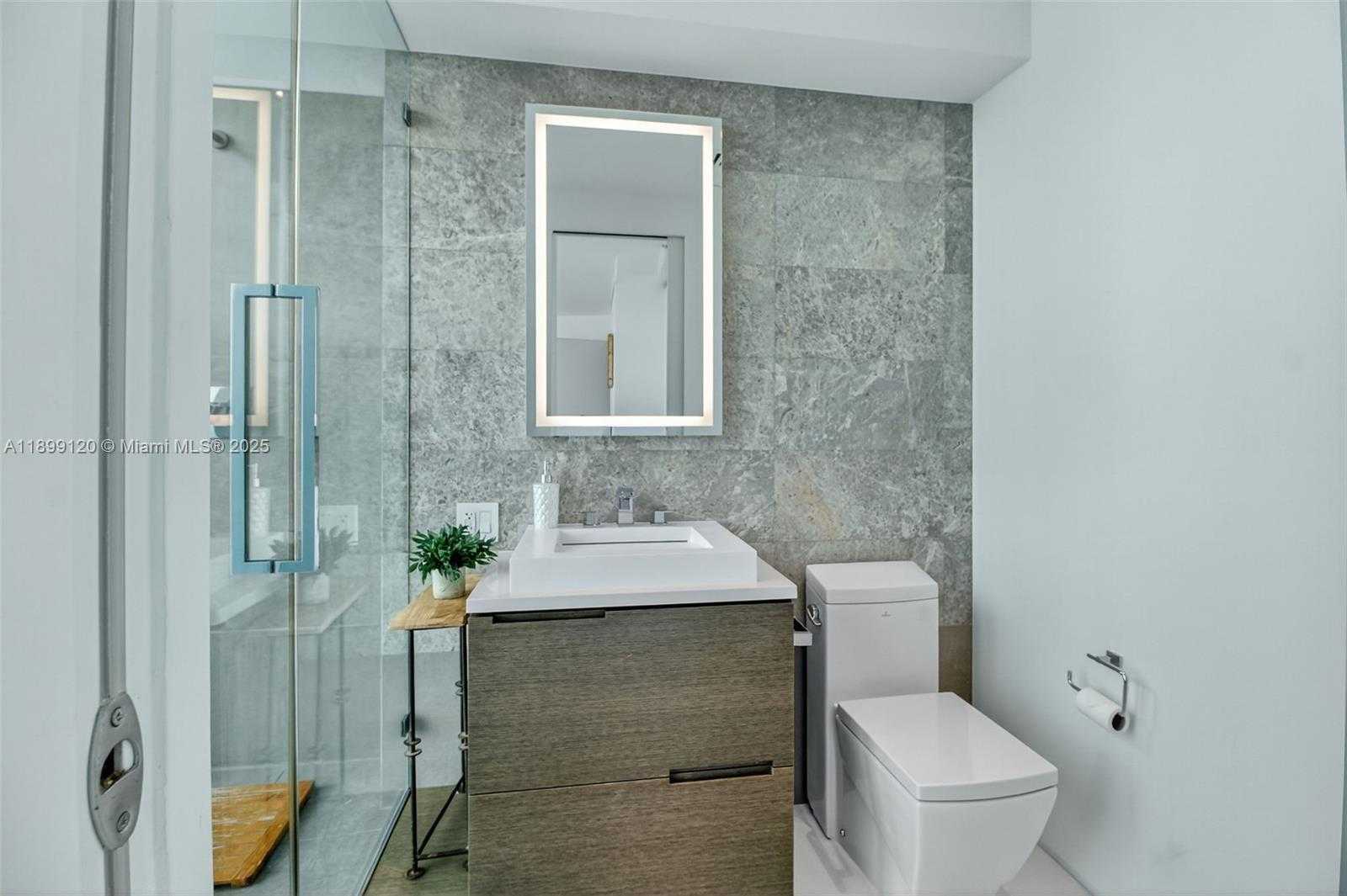 Small Image of 300 SOUTH POINTE DR #3105, Miami Beach Number 29