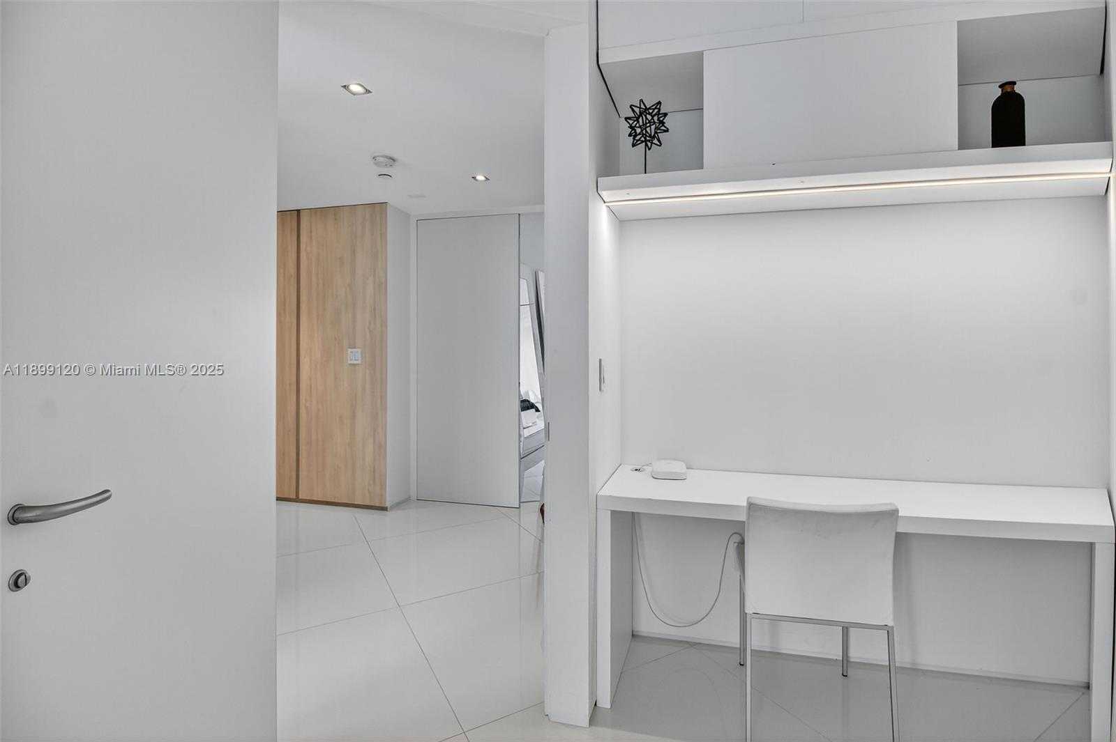 Small Image of 300 SOUTH POINTE DR #3105, Miami Beach Number 31