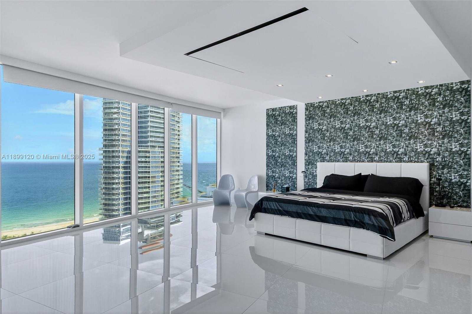 Small Image of 300 SOUTH POINTE DR #3105, Miami Beach Number 35