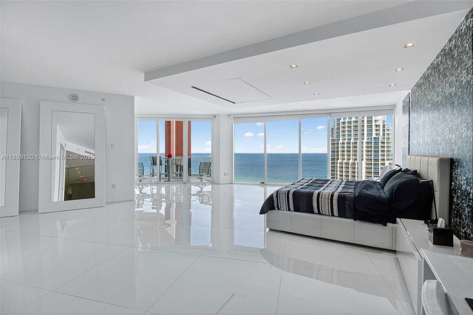 Small Image of 300 SOUTH POINTE DR #3105, Miami Beach Number 36