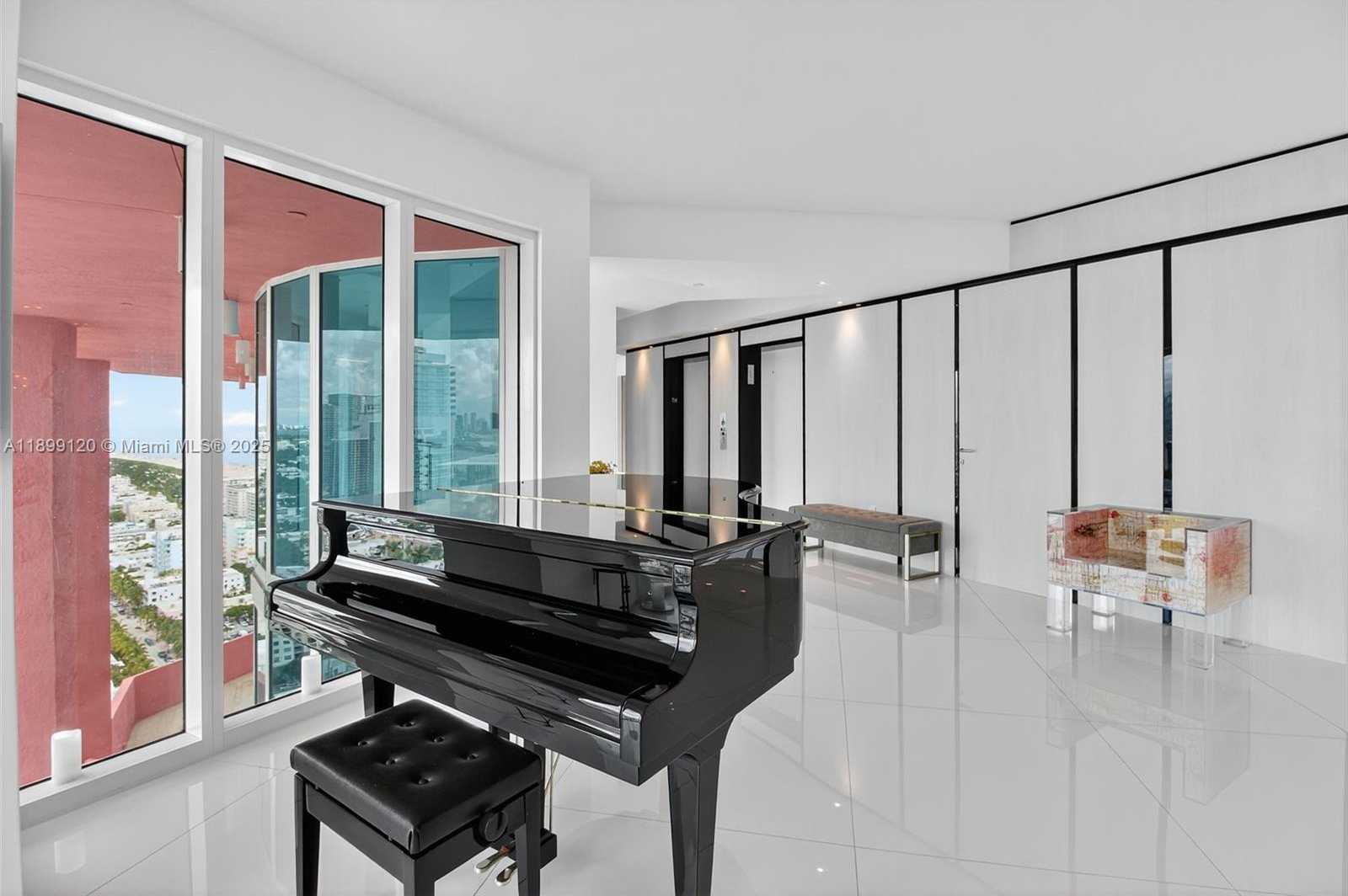 Small Image of 300 SOUTH POINTE DR #3105, Miami Beach Number 4