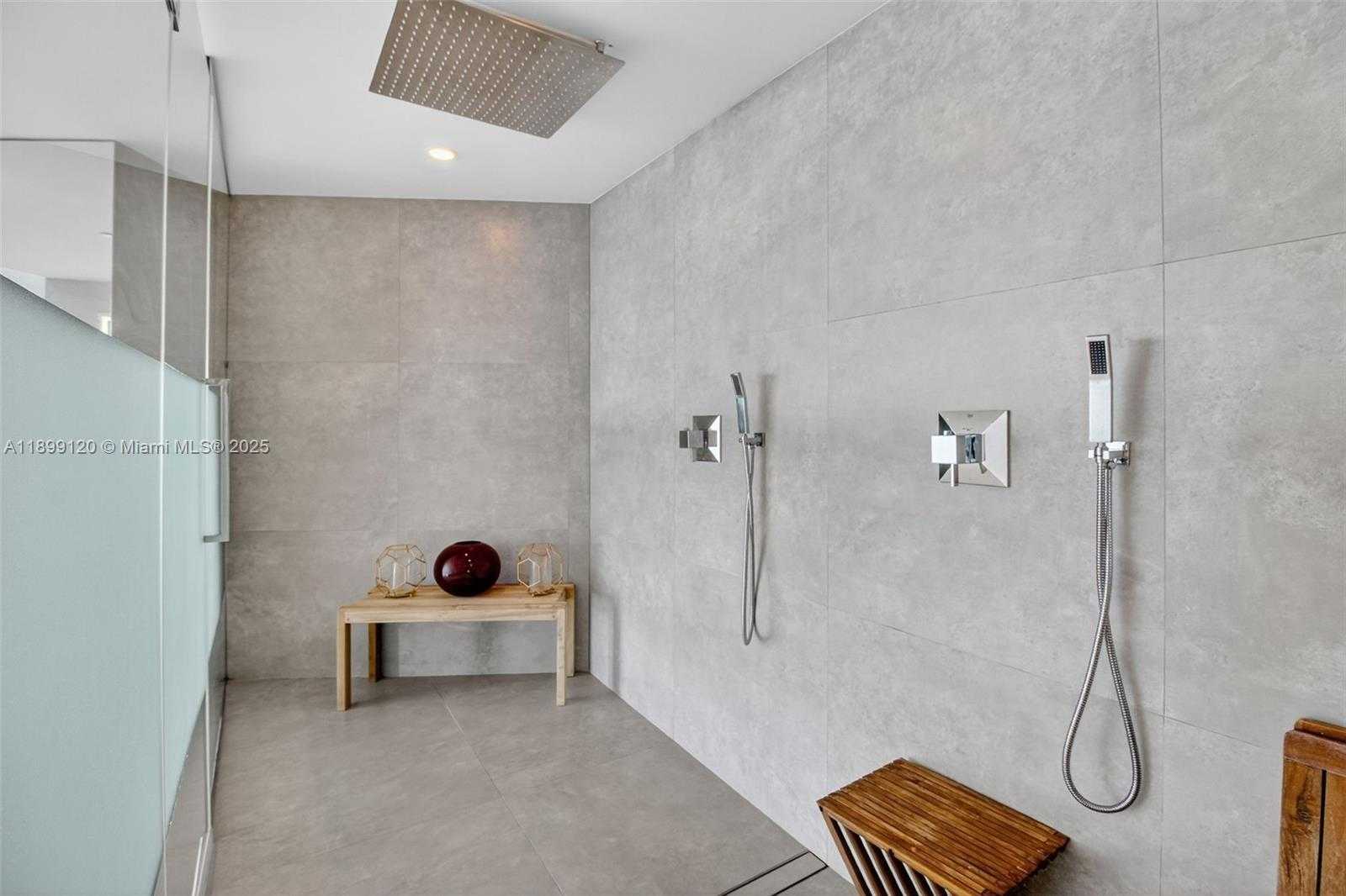 Small Image of 300 SOUTH POINTE DR #3105, Miami Beach Number 40