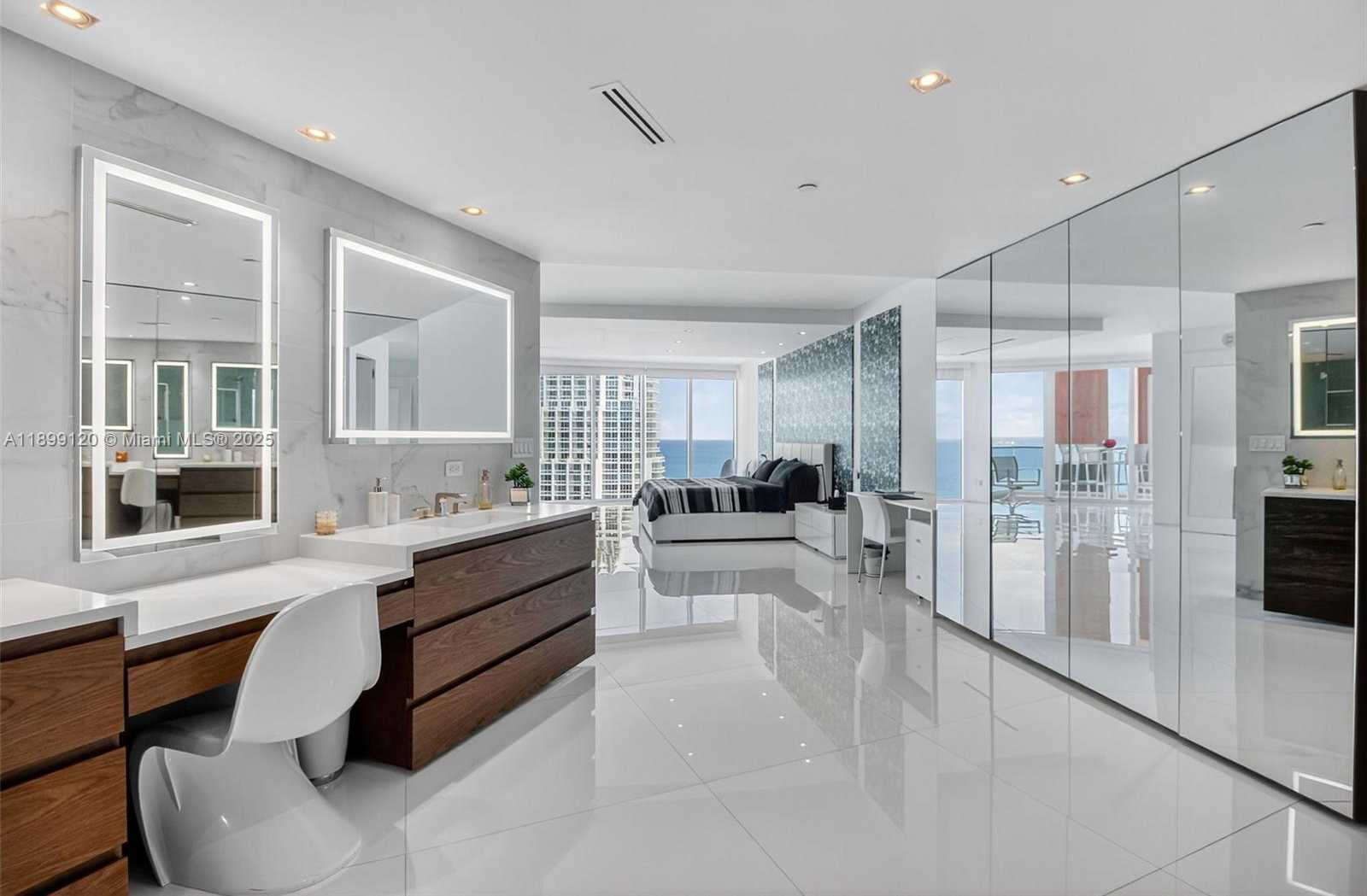 Small Image of 300 SOUTH POINTE DR #3105, Miami Beach Number 41
