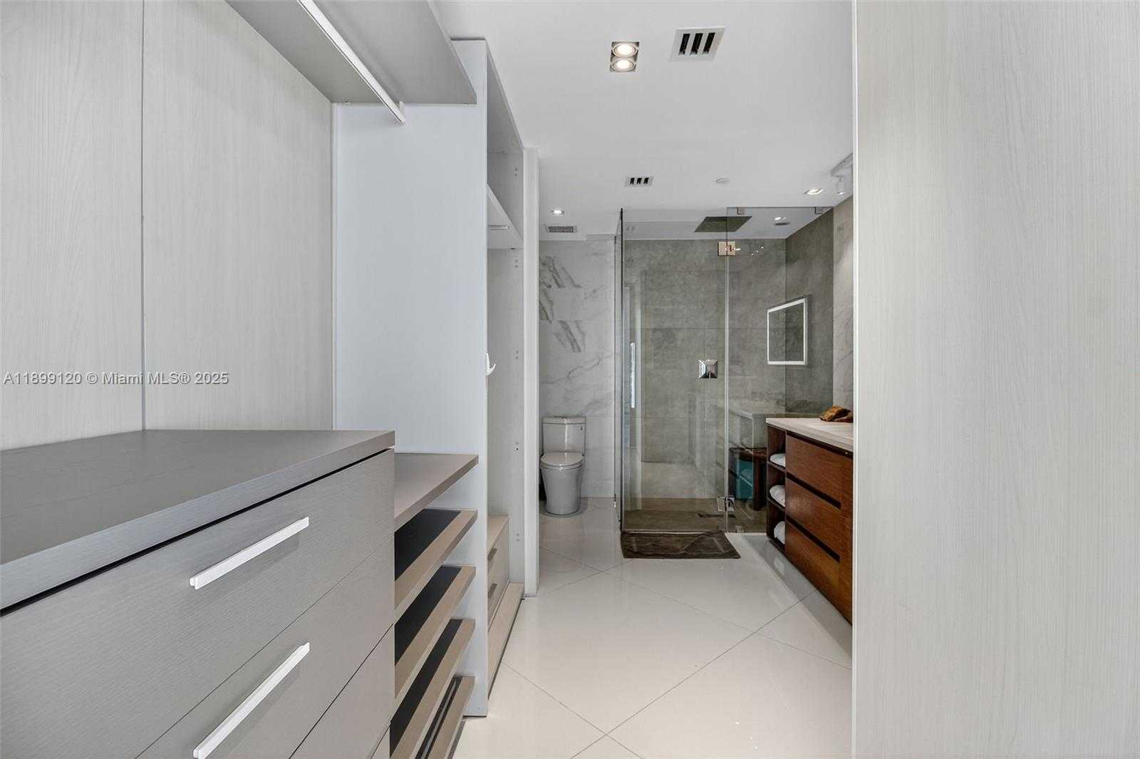 Small Image of 300 SOUTH POINTE DR #3105, Miami Beach Number 42