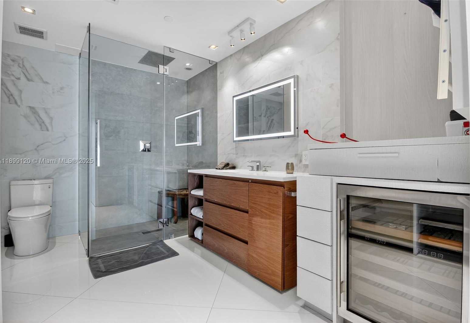 Small Image of 300 SOUTH POINTE DR #3105, Miami Beach Number 43