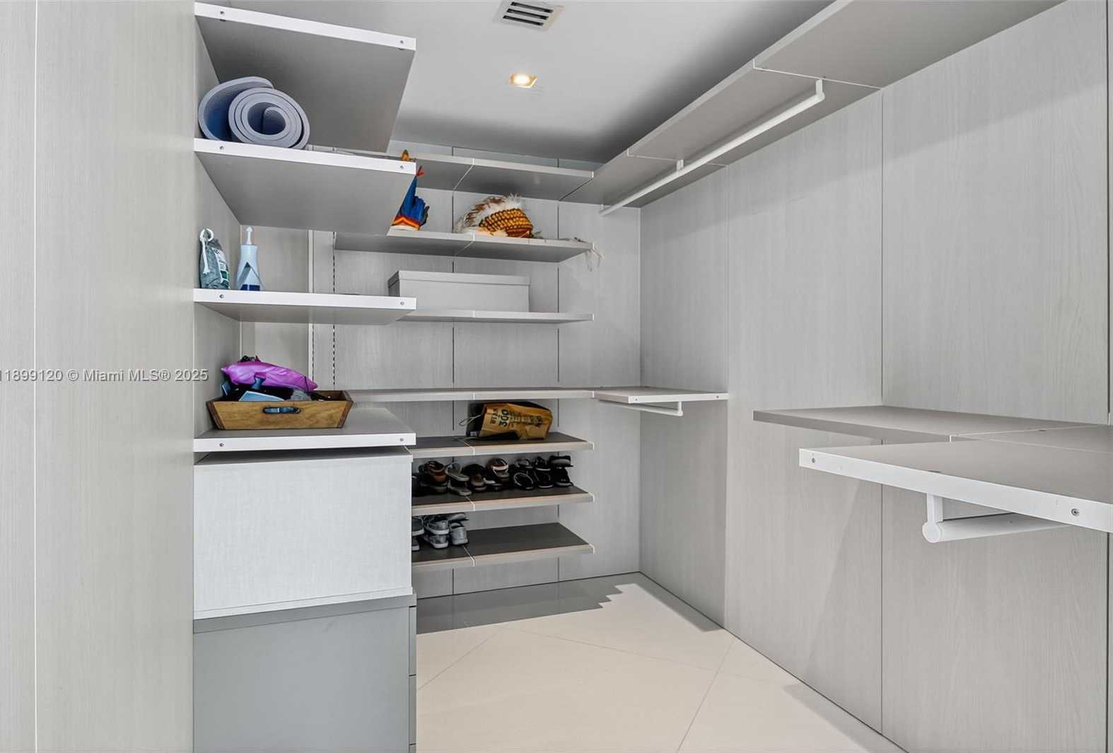 Small Image of 300 SOUTH POINTE DR #3105, Miami Beach Number 44
